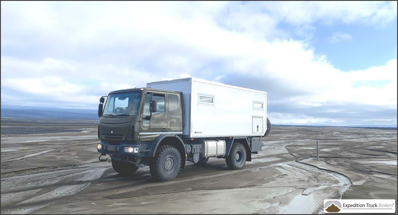 Camion d'expédition 4x4 Iveco Eurocargo 140E24 en Islande