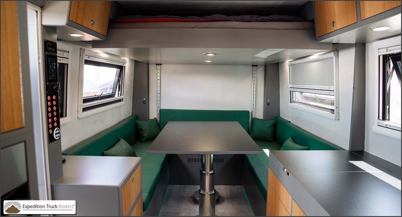  Intérieur Coin salon du MAN TGM 13.290 Camion Camping Car Tout Terrain Carbone