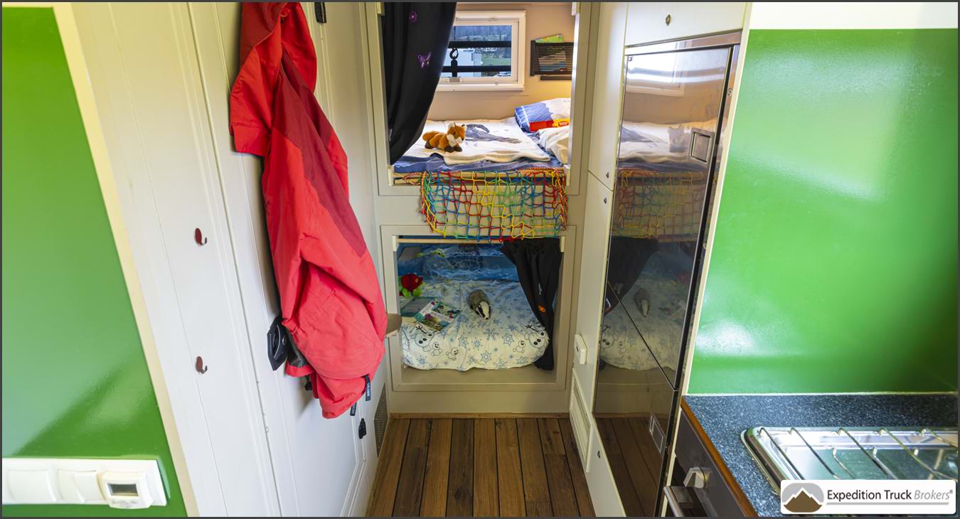 MAN TGM 18.330 4x4 Fernreisemobil schlaffzimmer und kinderbett