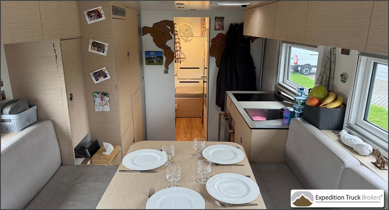 MAN TGS 6x6 Overland Camper Truck interieur