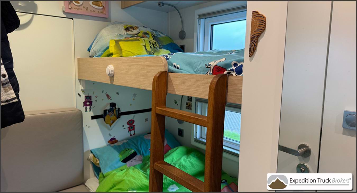 MAN TGS 6x6 Overland Truck Camper kinderkamer