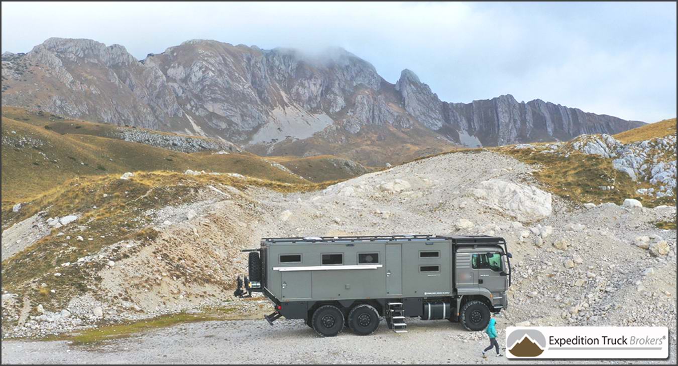 MAN TGS 26.540 6x6 Overland Camper Truck in de bergen