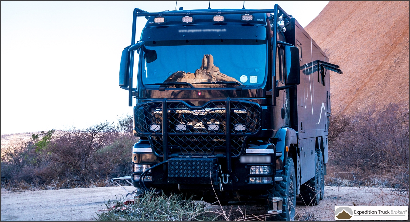 MAN TGS 6x6 camion d’expédition stationné pour la nuit