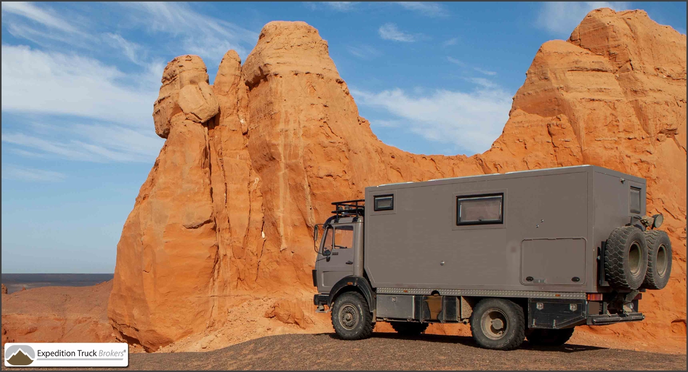 Mercedes 1222A 4x4 vrachtwagen camper in Azië