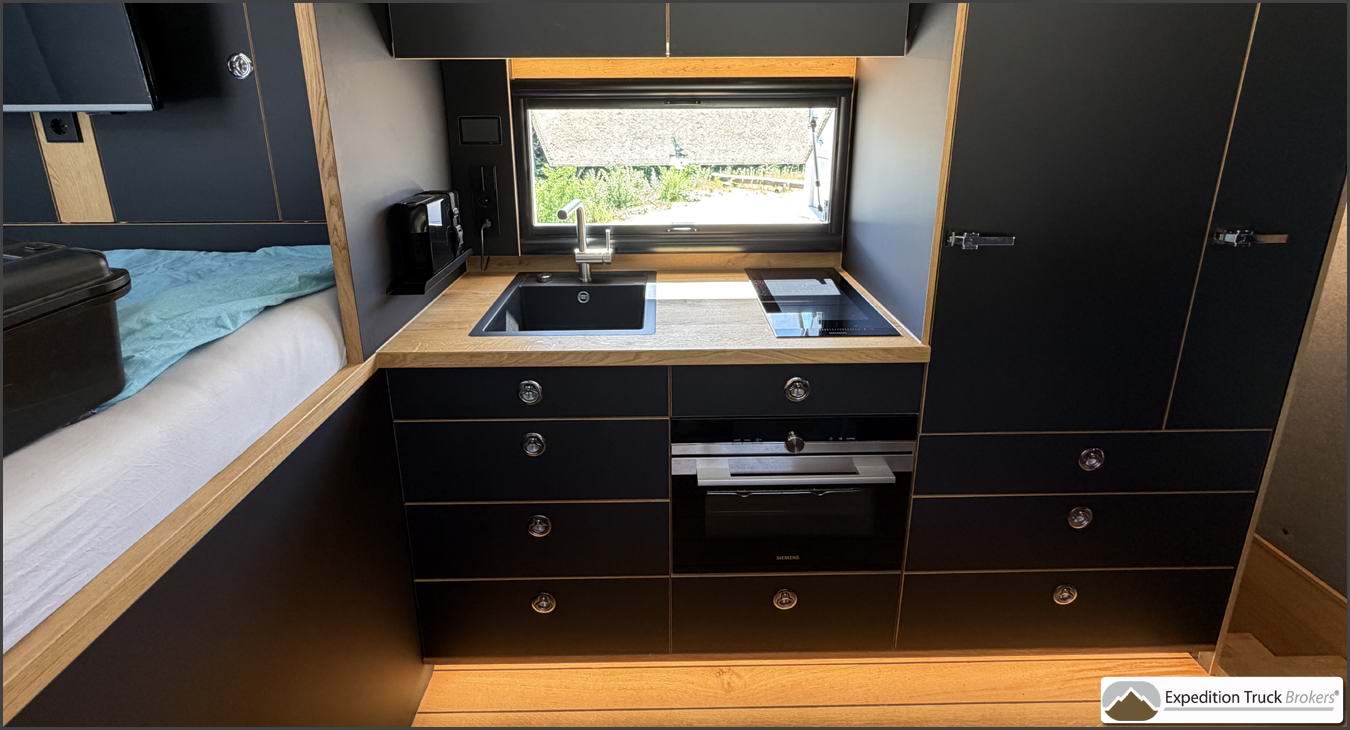 Mercedes Arocs 1836 4x4 camion de voyage tout-terrain cuisine