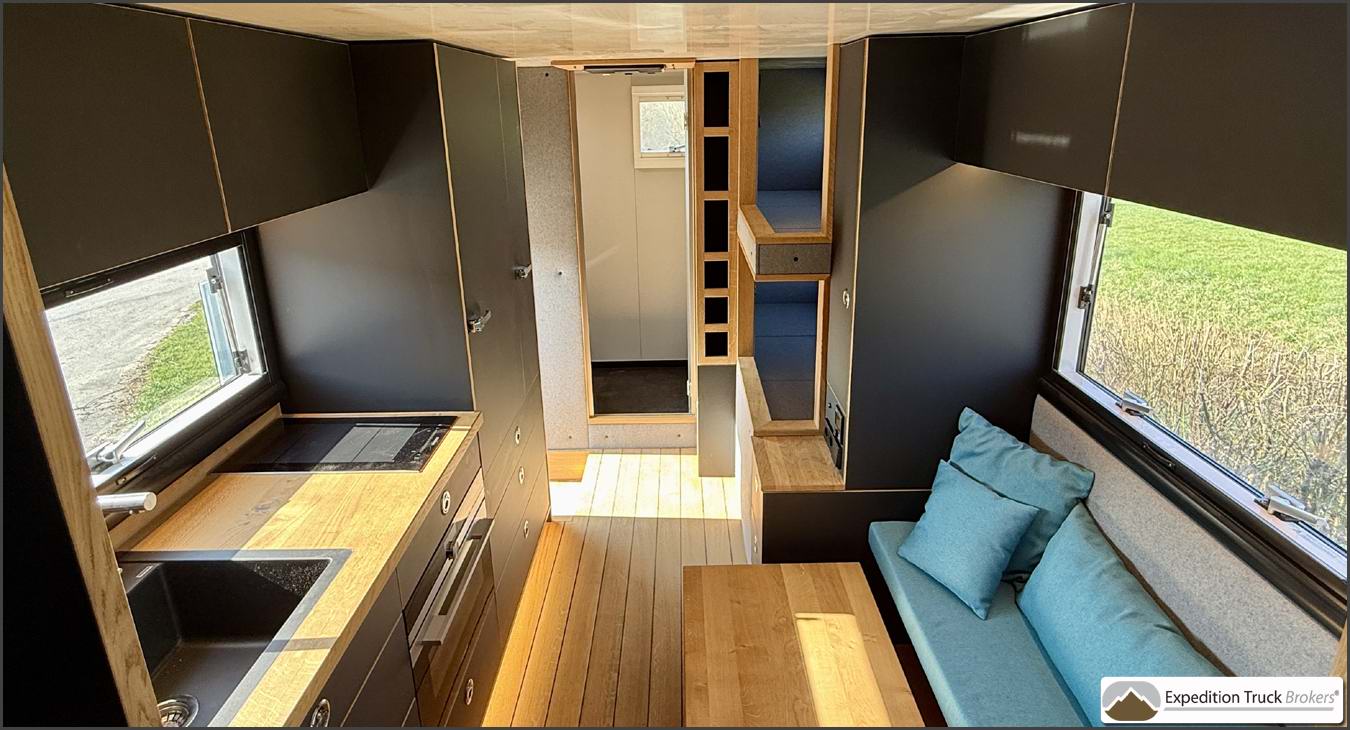Mercedes Arocs 1836 4x4 camion de voyage tout-terrain intérieur, cuisine équipée