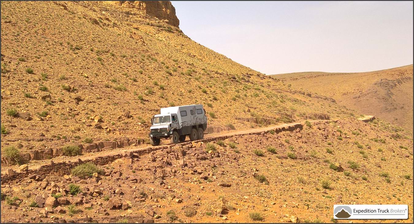 Überland Reise in Marokko, Unimog U2450 6x6 Carbon Expeditionsfahrzeug